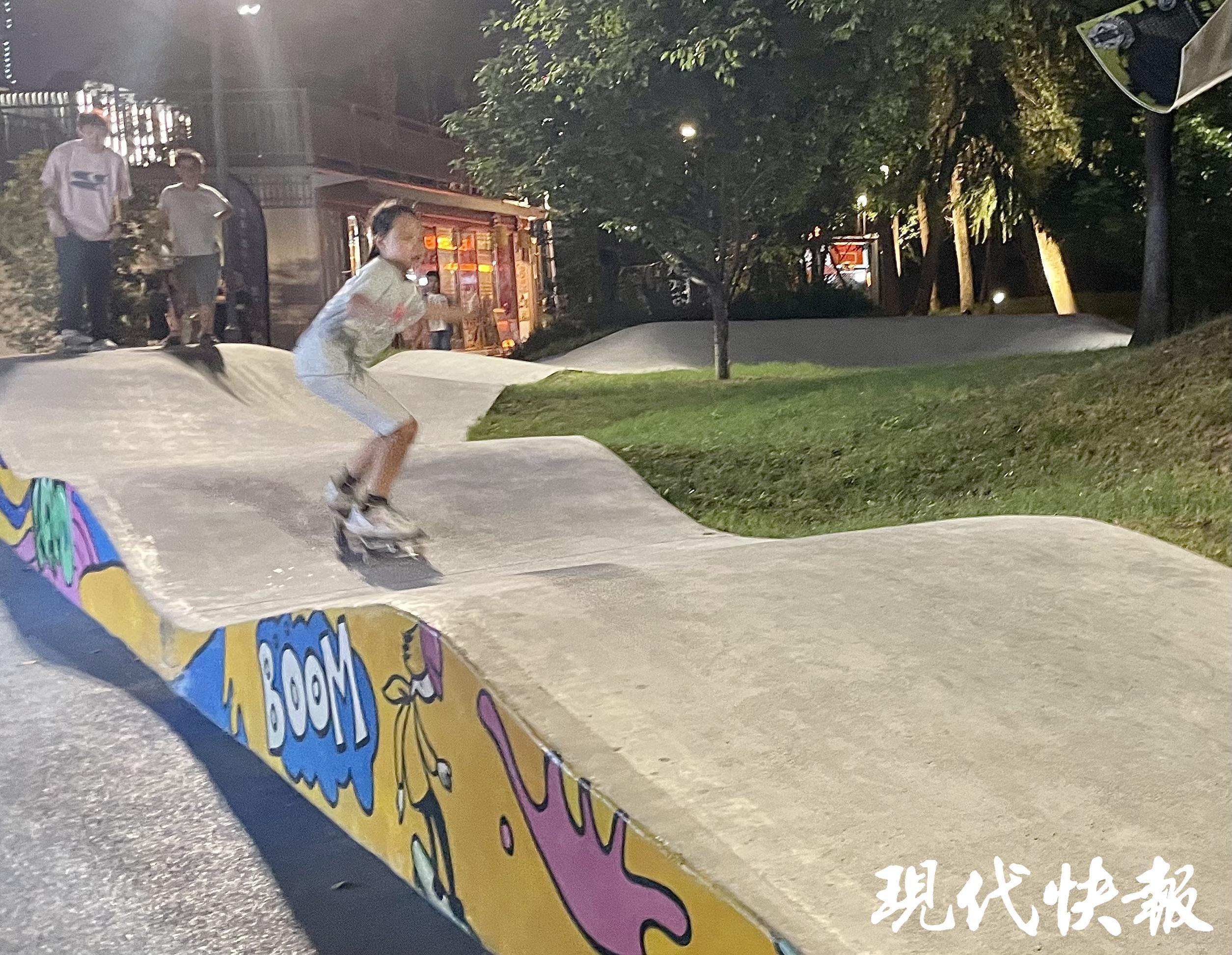 OB视讯官网文脉华章｜奥运刮起“潮玩”风体育文化的年轻态表达(图4)